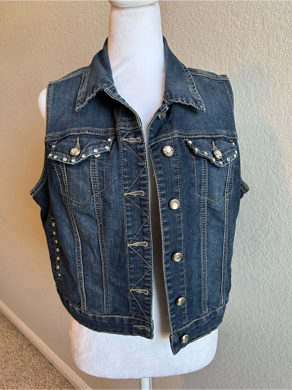 EARL JEANS Y2K Sleeveless Dark Denim Jean Jacket Vest with Rhinestones | L